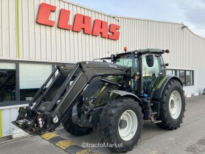 TRACTEUR N 154 E A Forage Harvester and Accessories