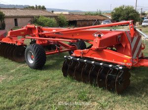 XM 32 Straddle tractors