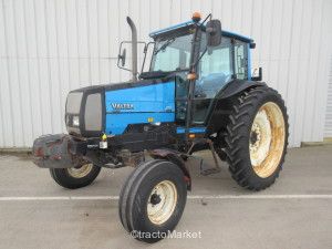TRACTEUR VALTRA 800 Cereal tipping trailer