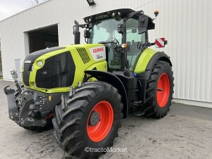 AXION 810 Self-Propelled Forage Harvester
