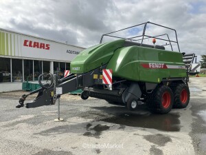 1270 N Combine Harvester and Accessories