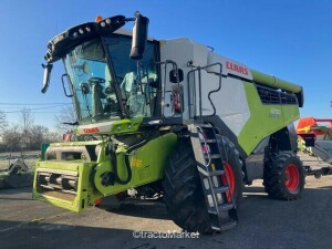 LEXION 6700  LOCATION Combine harvester