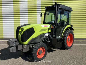 NEXOS 220 S Tractors