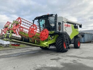 TRION 530 TRADITION Combine Harvester and Accessories